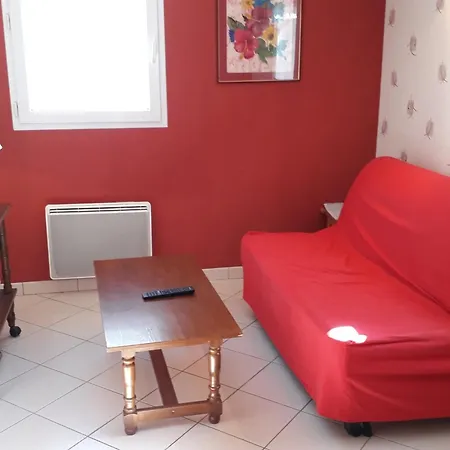 Дом отдыха Maison Recente A Sur Avec Jardin Et Animaux Admis